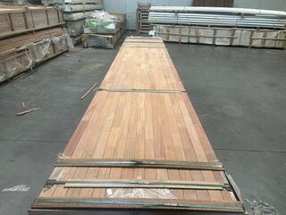 Ca. 105x Bankirai regels geschaafd gevingerlast, 44x68mm, lengte 400cm